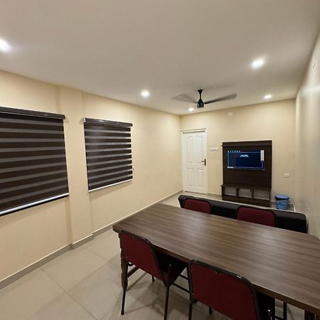 Heres Haut Residency Kochi Esterno foto