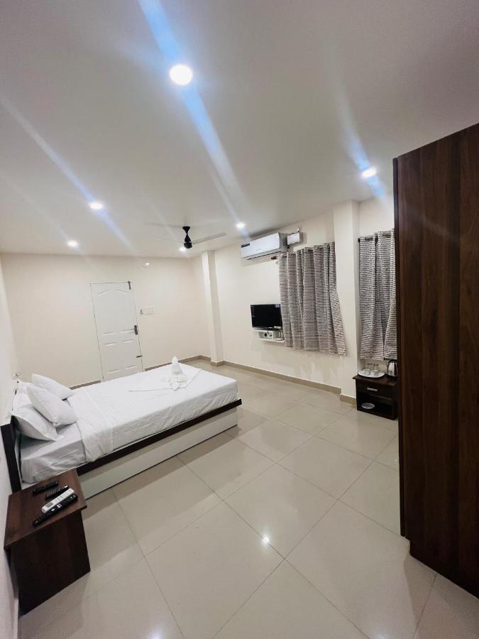 Heres Haut Residency Kochi Esterno foto