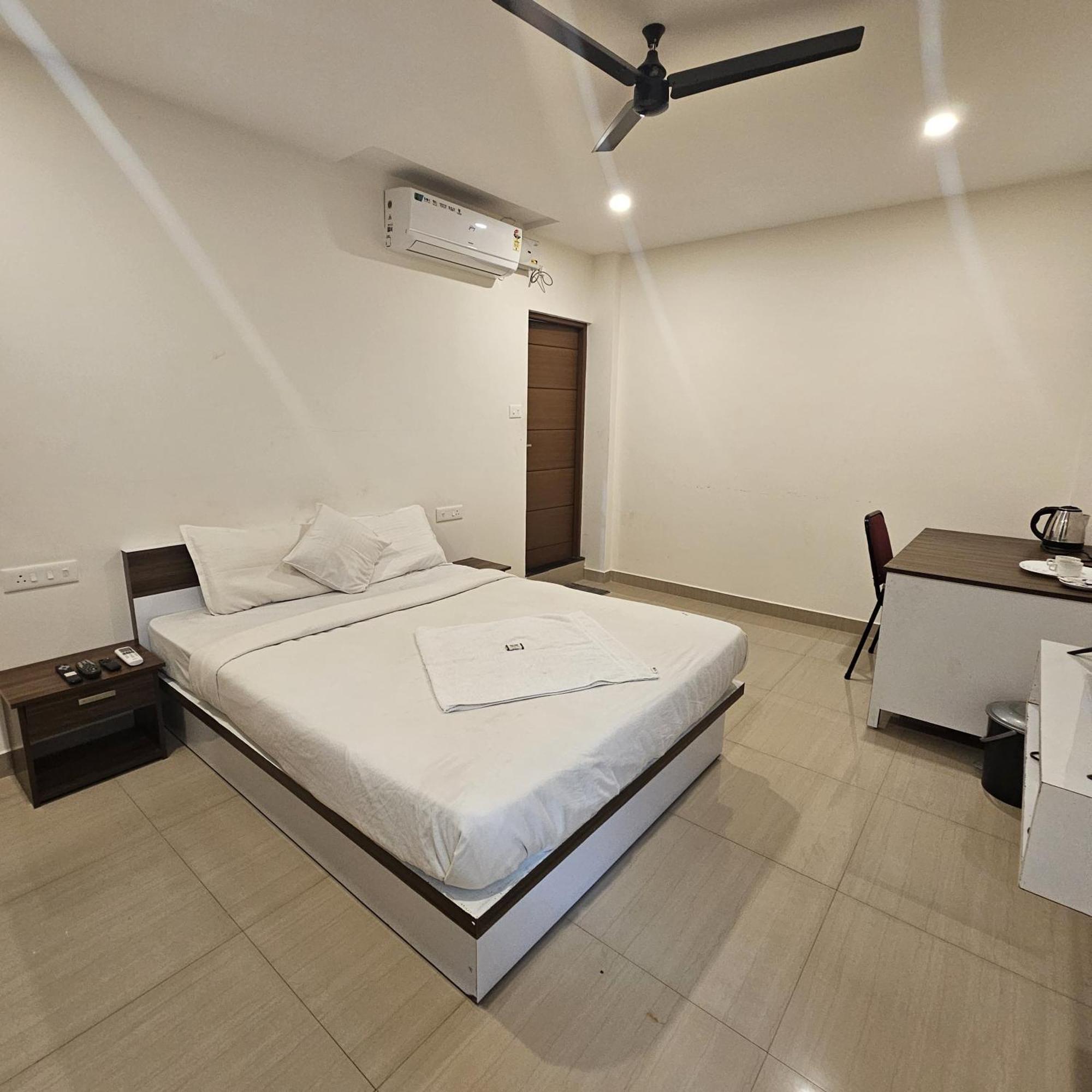 Heres Haut Residency Kochi Esterno foto