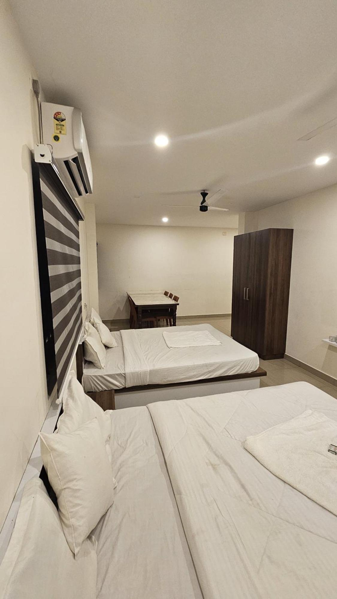 Heres Haut Residency Kochi Esterno foto