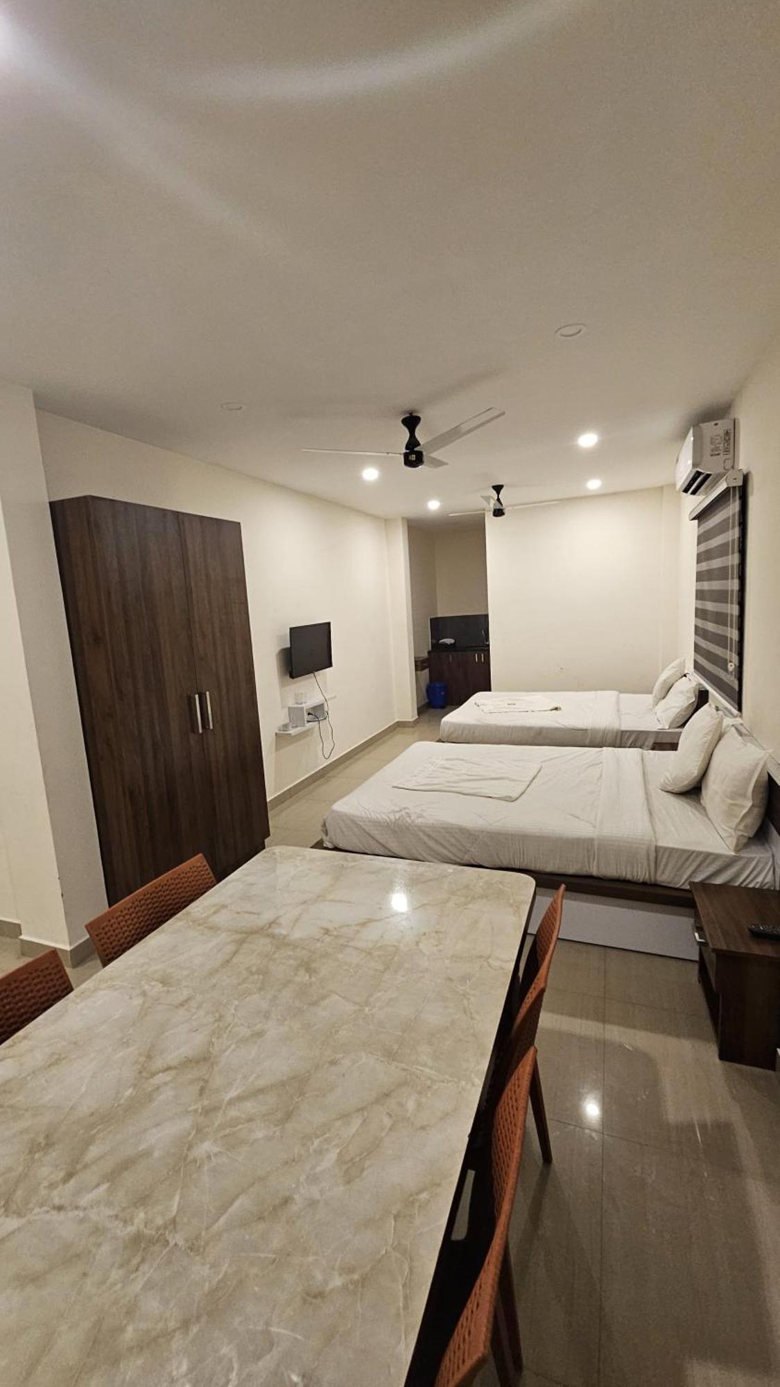 Heres Haut Residency Kochi Esterno foto