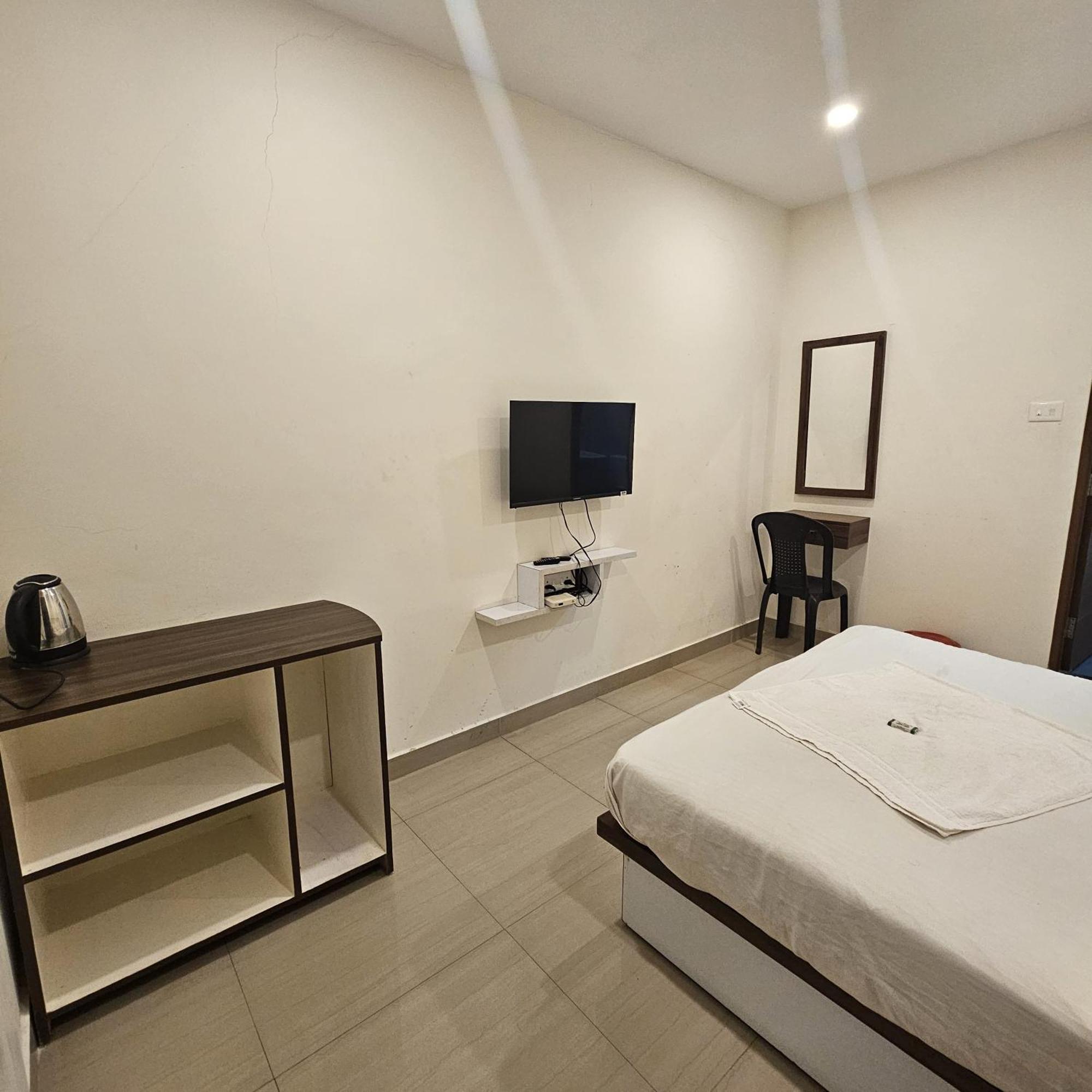Heres Haut Residency Kochi Esterno foto