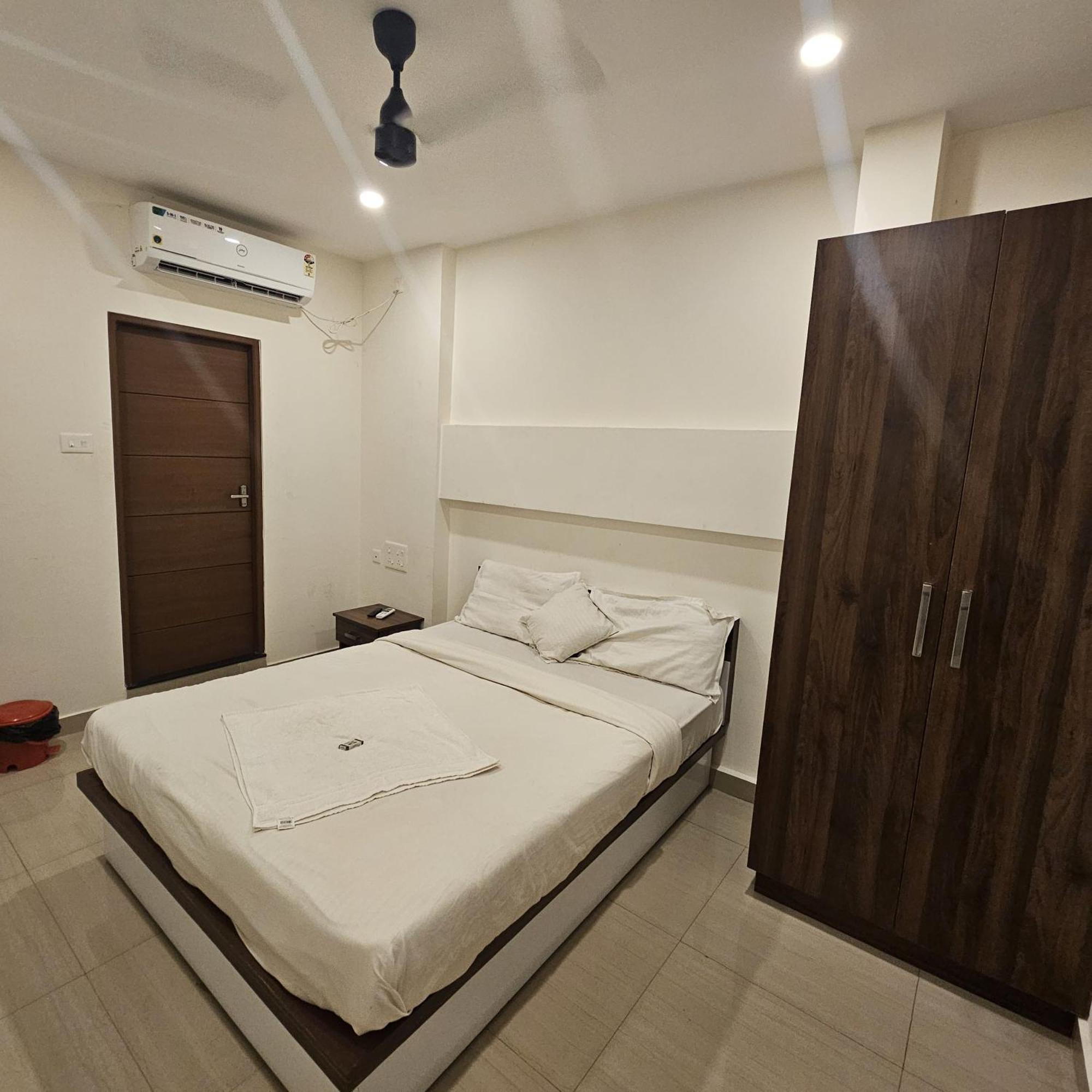 Heres Haut Residency Kochi Esterno foto