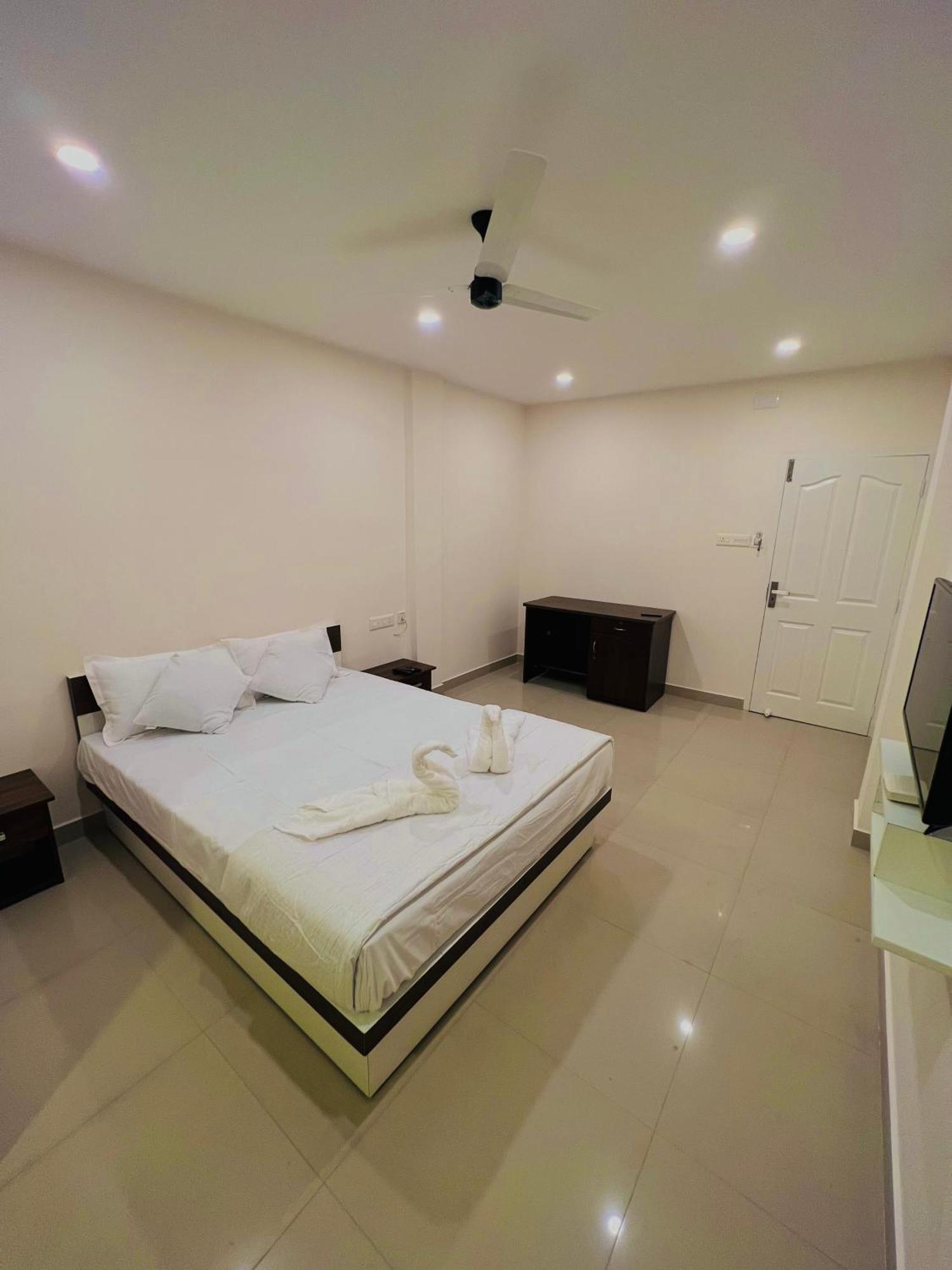 Heres Haut Residency Kochi Esterno foto