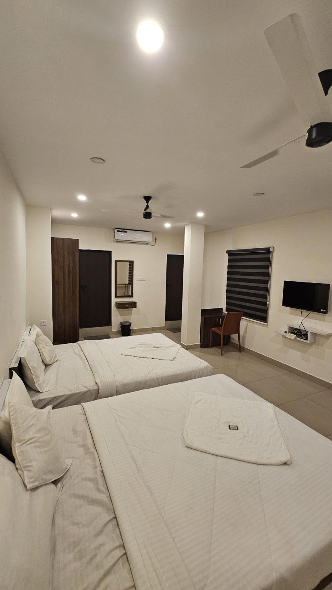 Heres Haut Residency Kochi Esterno foto