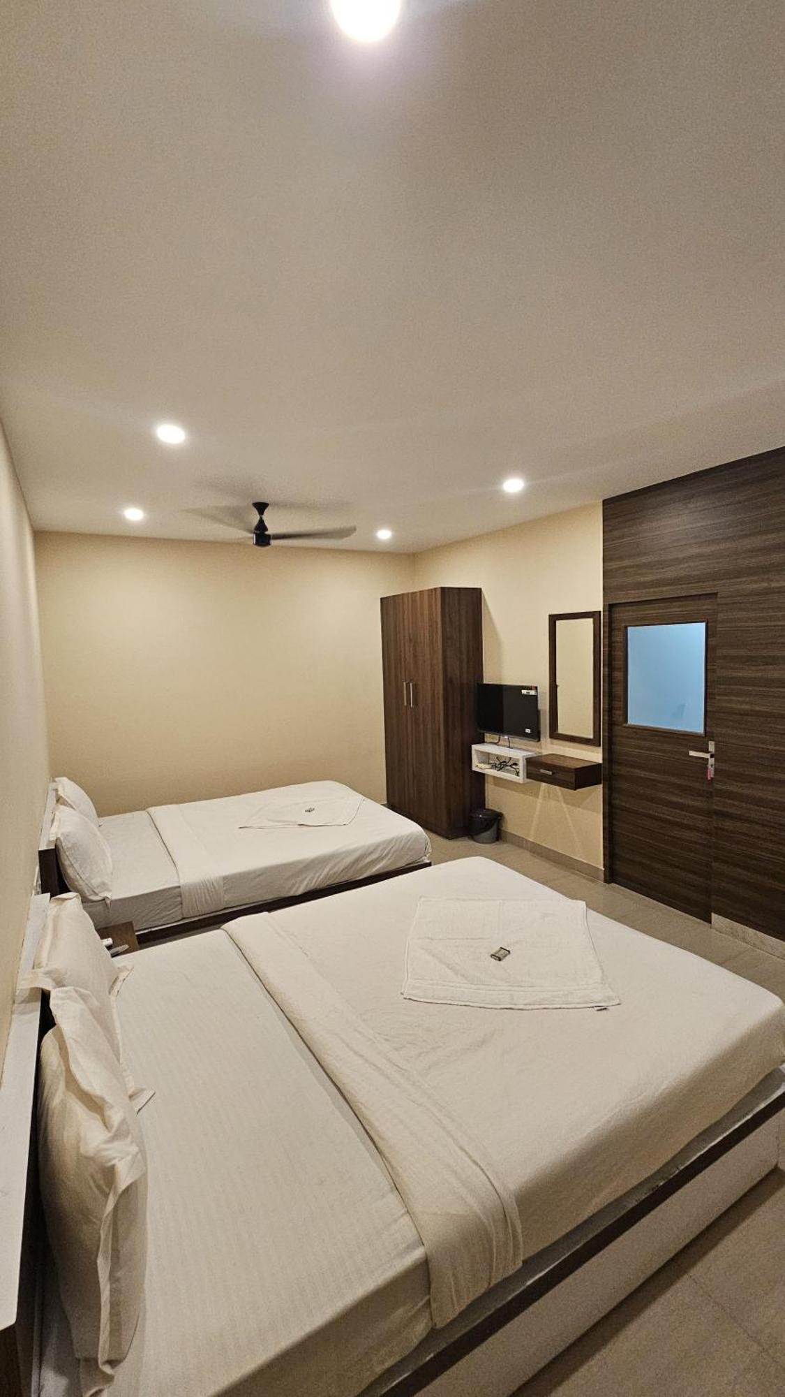 Heres Haut Residency Kochi Esterno foto