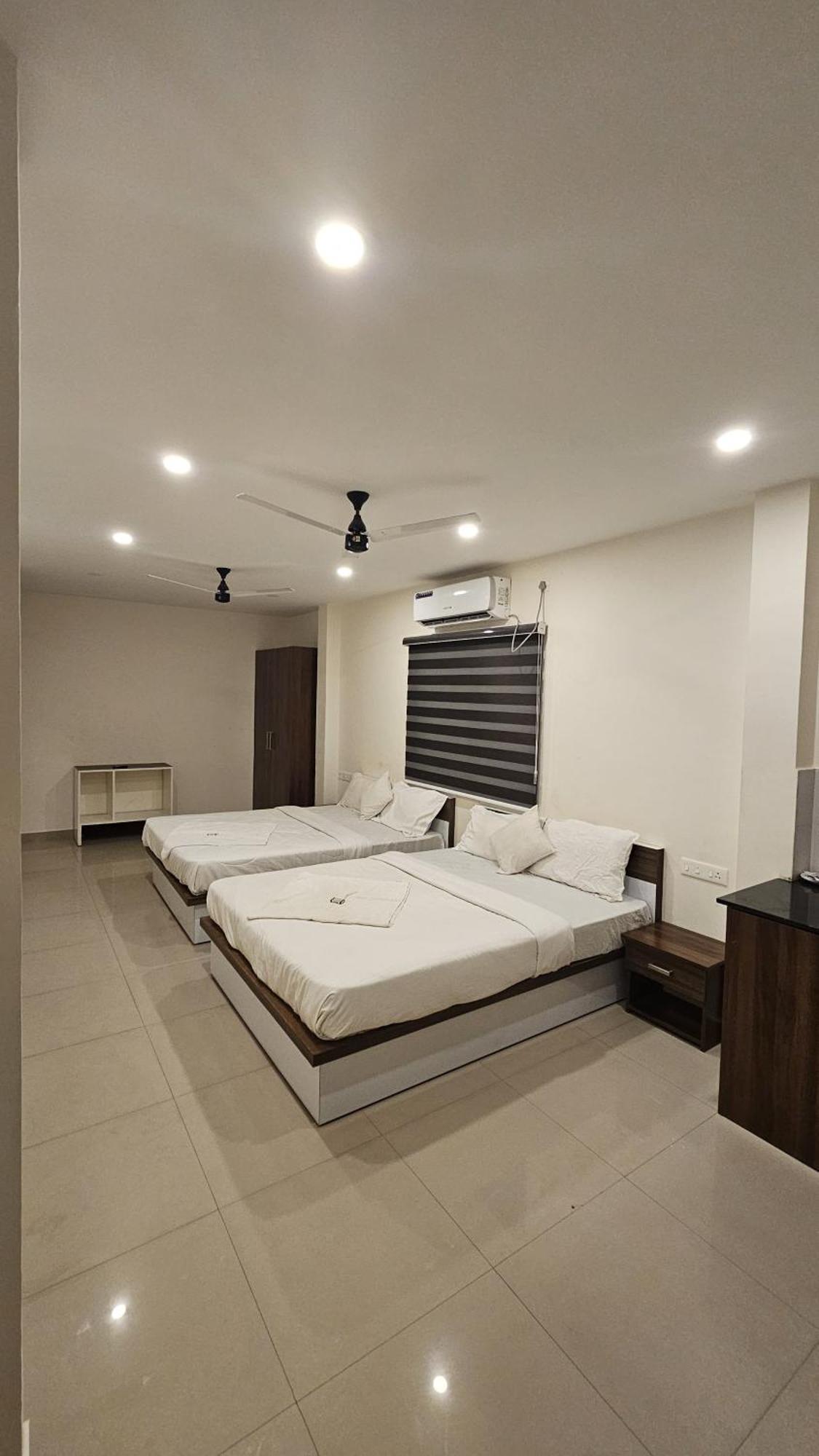Heres Haut Residency Kochi Esterno foto
