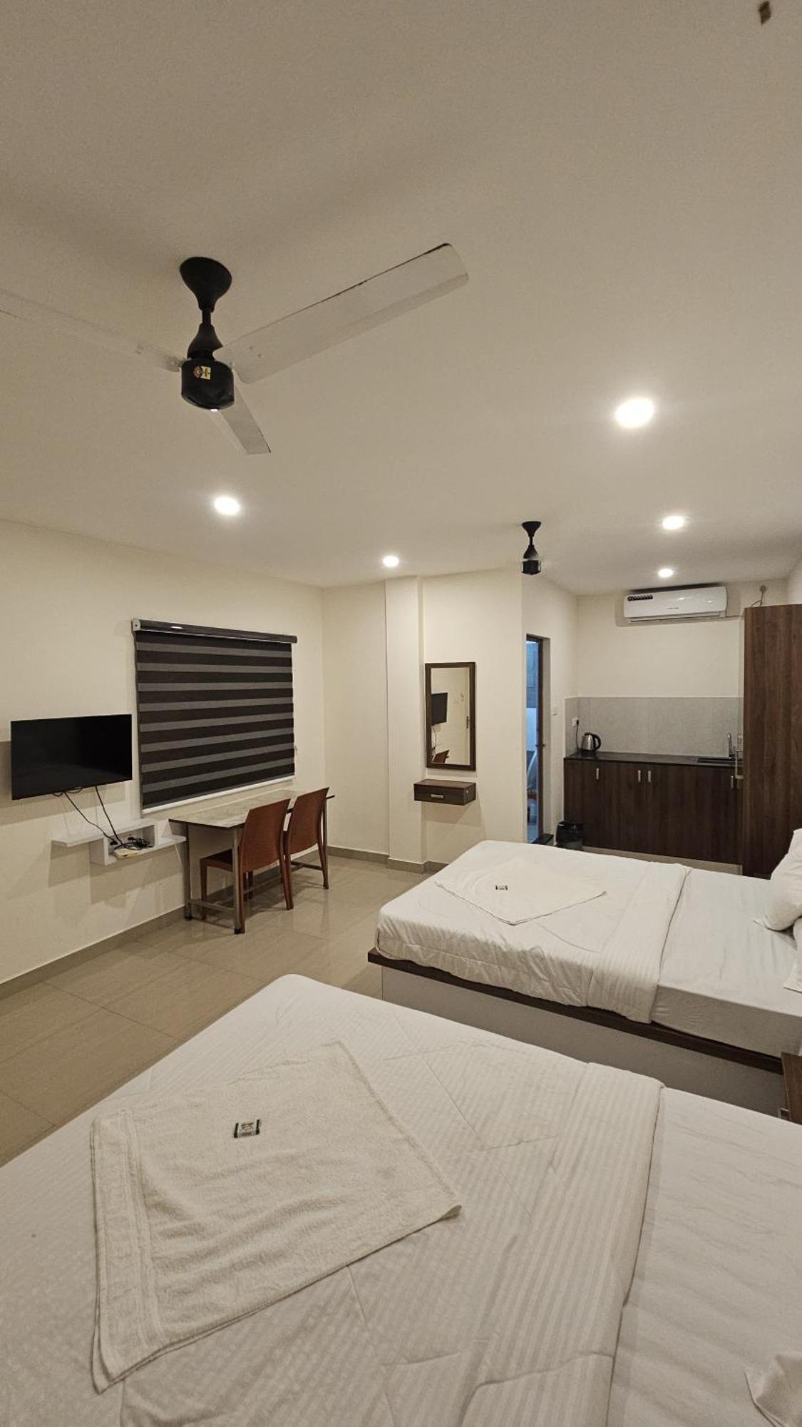 Heres Haut Residency Kochi Esterno foto