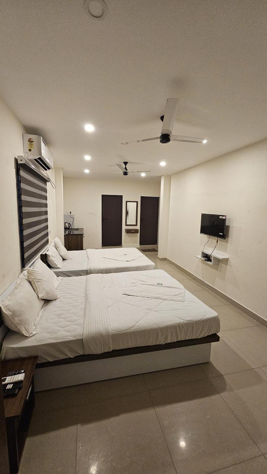 Heres Haut Residency Kochi Esterno foto