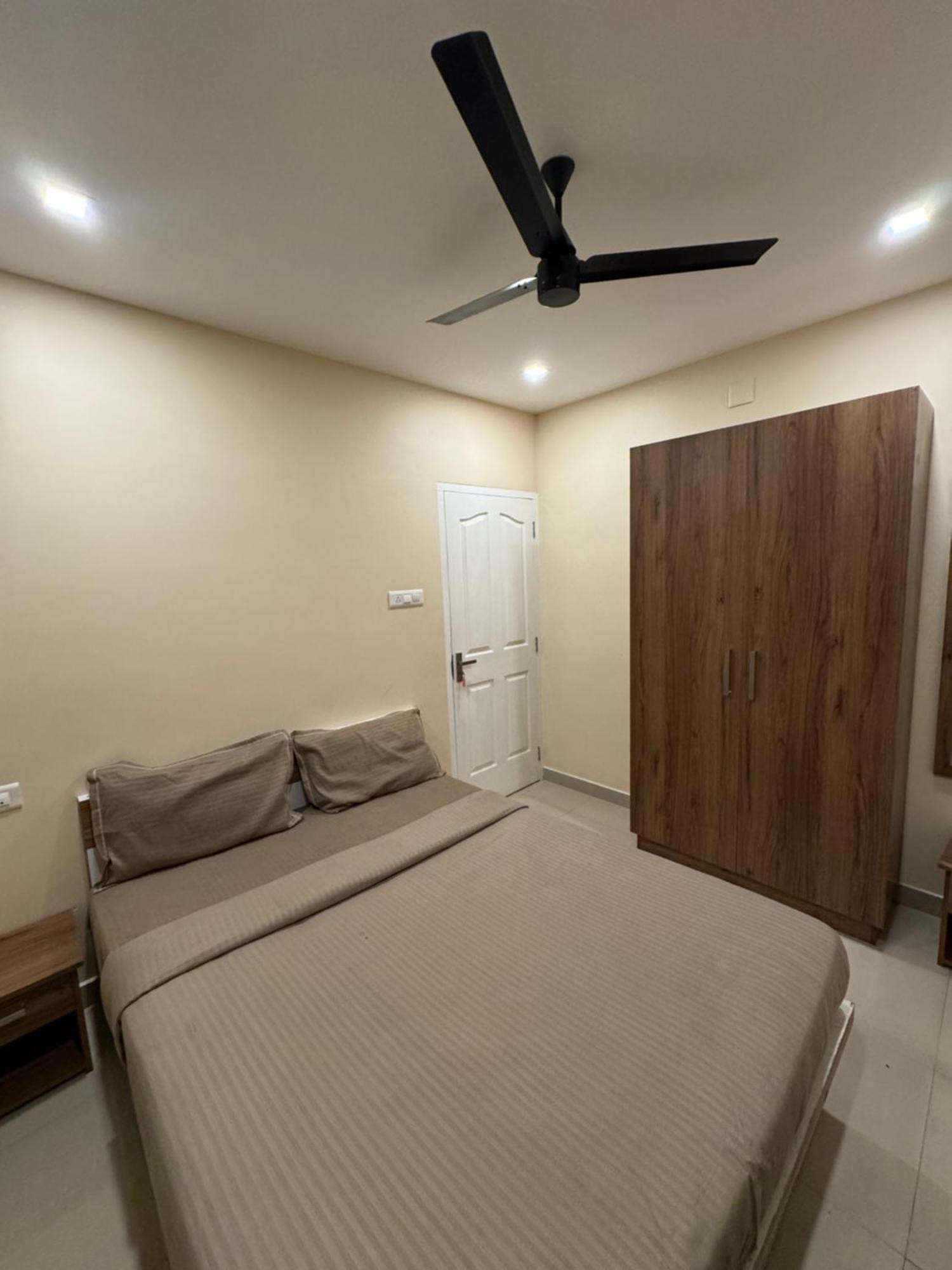 Heres Haut Residency Kochi Esterno foto