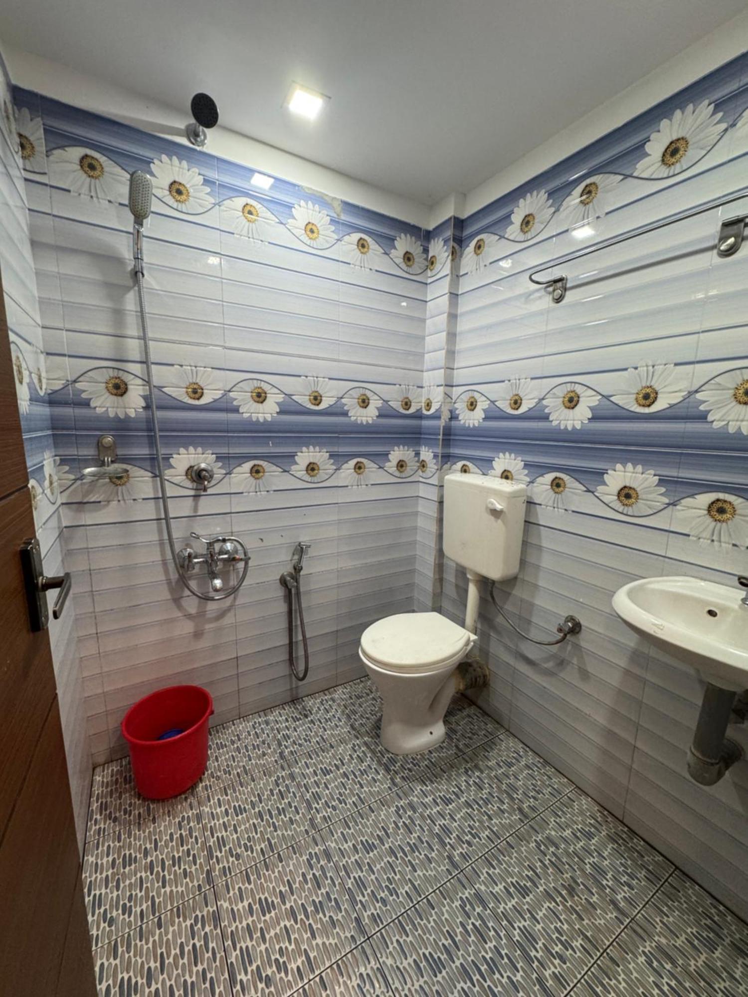 Heres Haut Residency Kochi Esterno foto