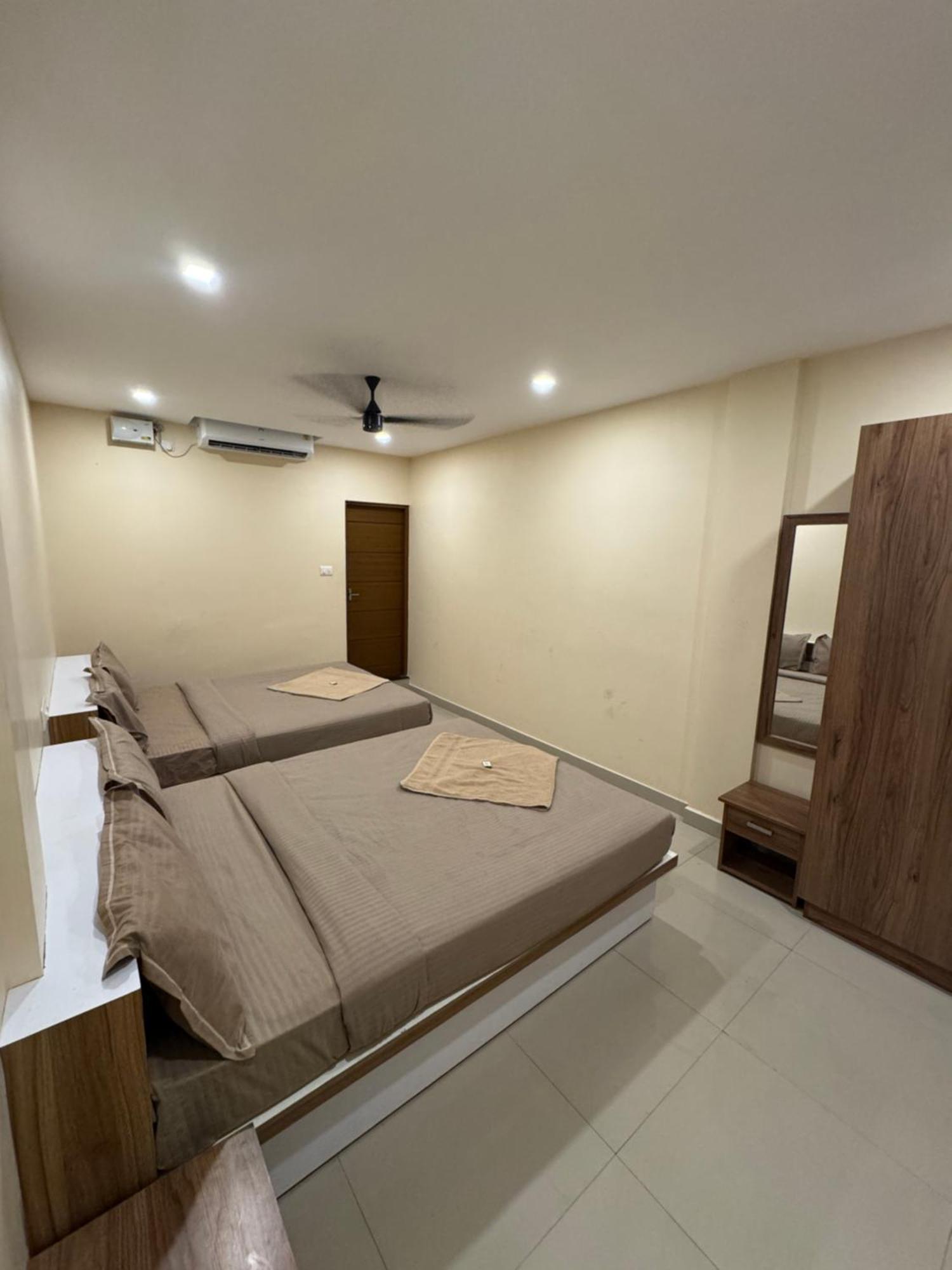 Heres Haut Residency Kochi Esterno foto